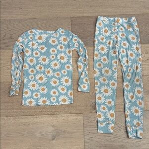 Blush Lotus Daisy Bamboo Pajama Set – 5–6T, GUC